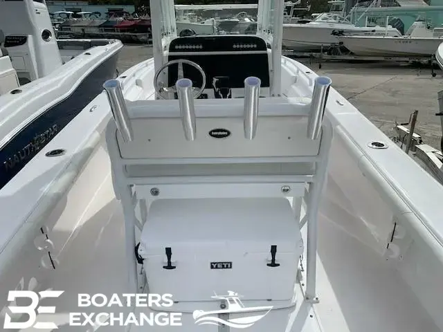 Everglades Boats 243 CC