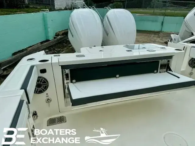 Cobia 285 Center Console