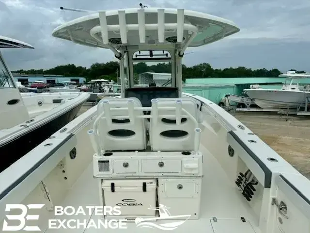 Cobia 285 Center Console