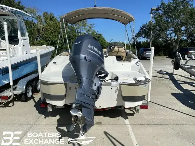 Nauticstar 203 SC Deck