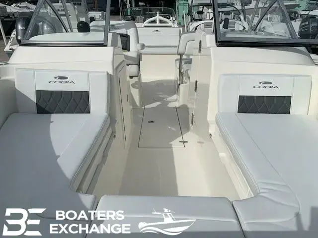 Cobia 220 Dual Console