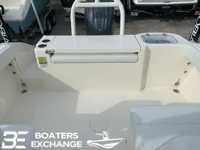 Cobia 220 Dual Console