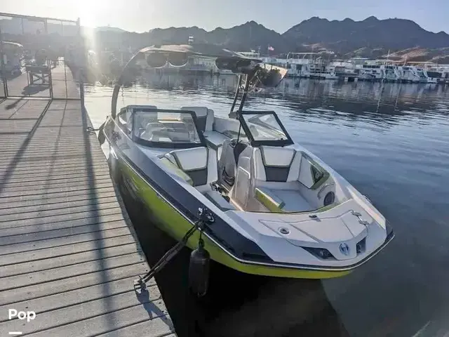 Scarab 215 Wake