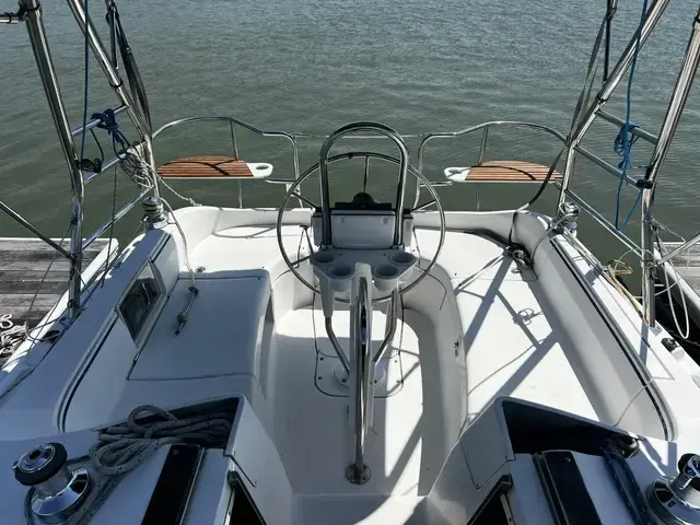 Hunter 33