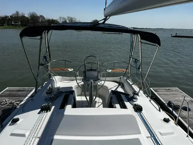 Hunter 33