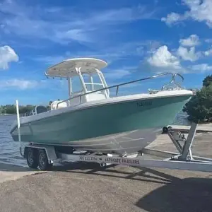 2009 Everglades 230 Center Console