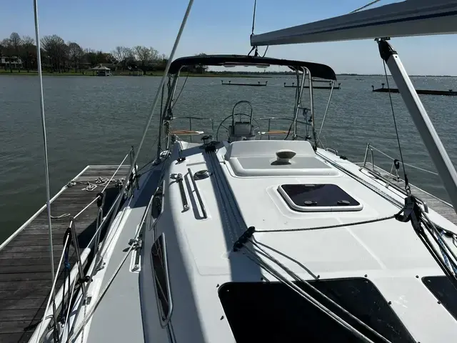 Hunter 33