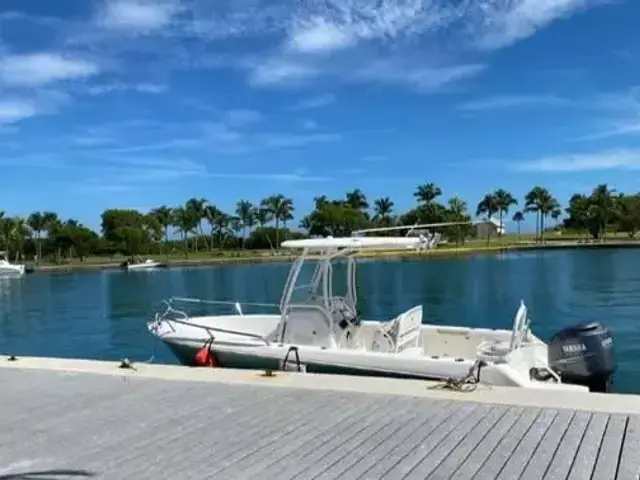 Everglades 230 Center Console