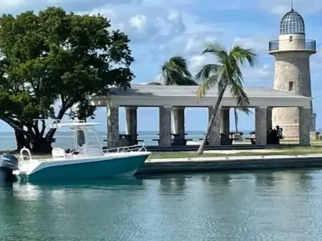 Everglades 230 Center Console