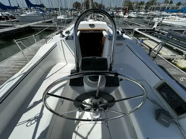 Hunter 33