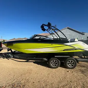 2015 Scarab 215 Wake