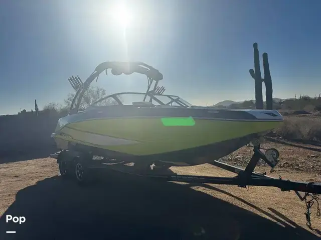 Scarab 215 Wake