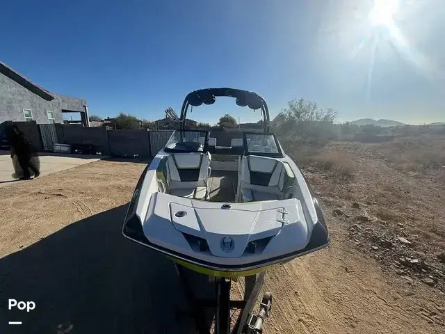 Scarab 215 Wake