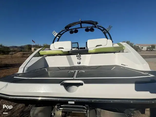 Scarab 215 Wake