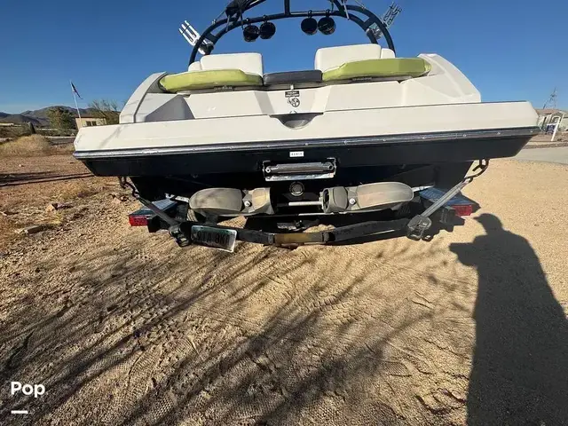 Scarab 215 Wake