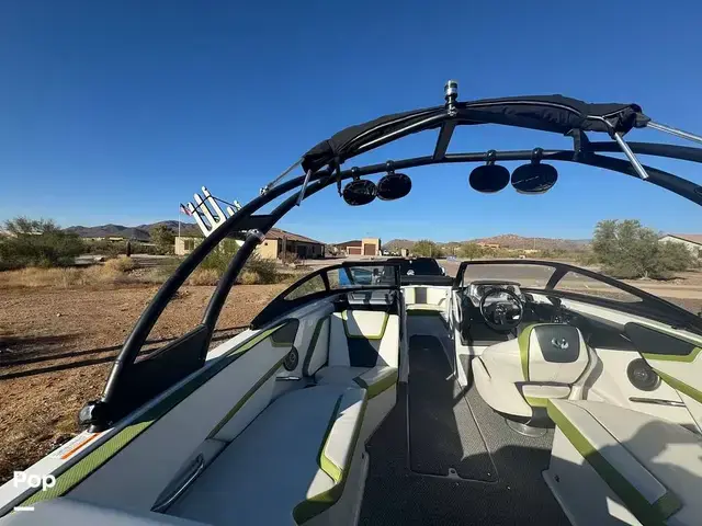 Scarab 215 Wake