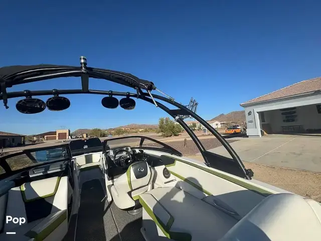 Scarab 215 Wake