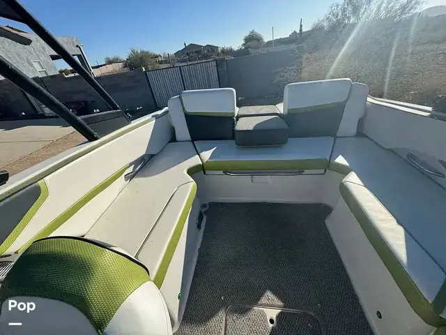 Scarab 215 Wake