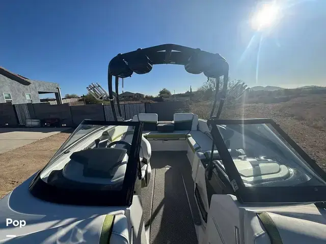 Scarab 215 Wake