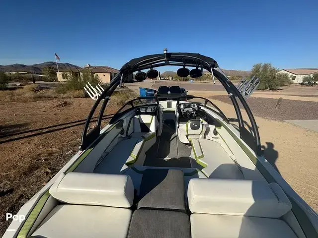 Scarab 215 Wake