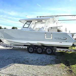 2021 Robalo R360