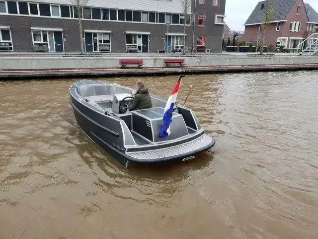 Van Vossen 600 tender DE GROOTSTE SLOEPENSHOWROOM VAN NEDERLAND