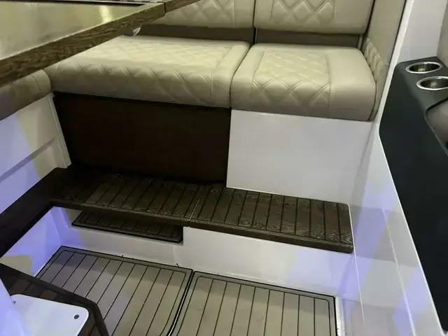 Axopar 37 Cross Cabin Brabus Line - 37XC Wet Bar