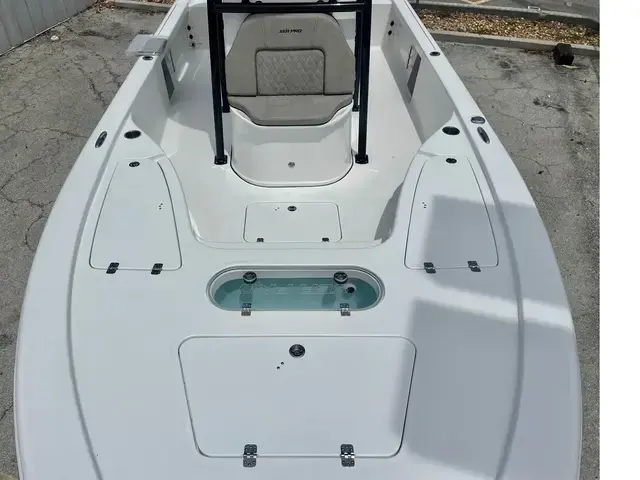 Sea Pro 250 DLX BAY