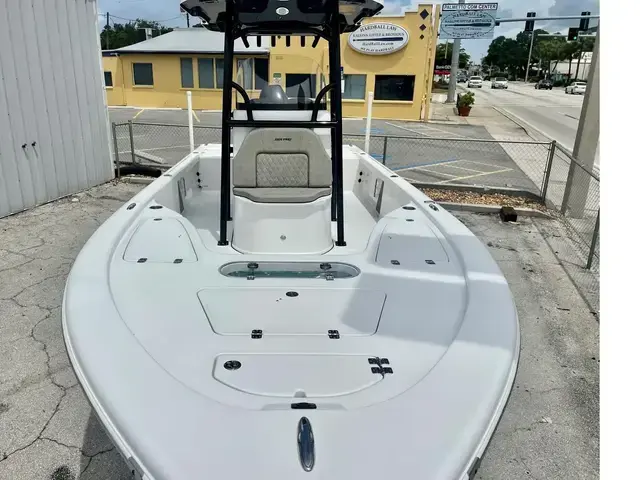 Sea Pro 250 DLX BAY