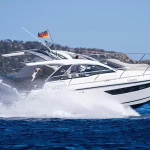 2021 Sealine S330