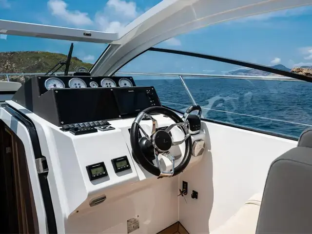 Sealine S330