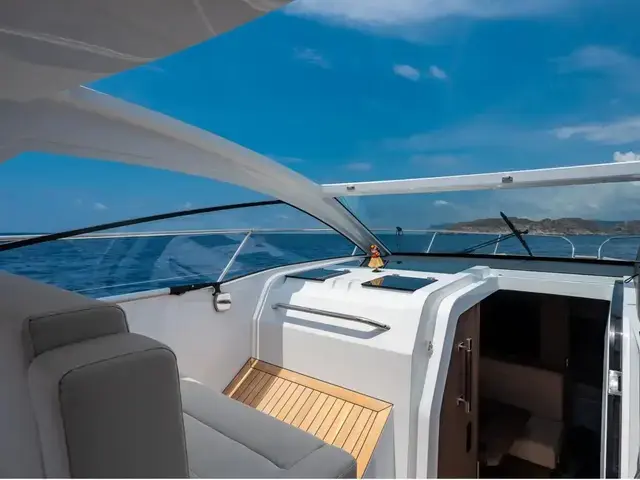 Sealine S330