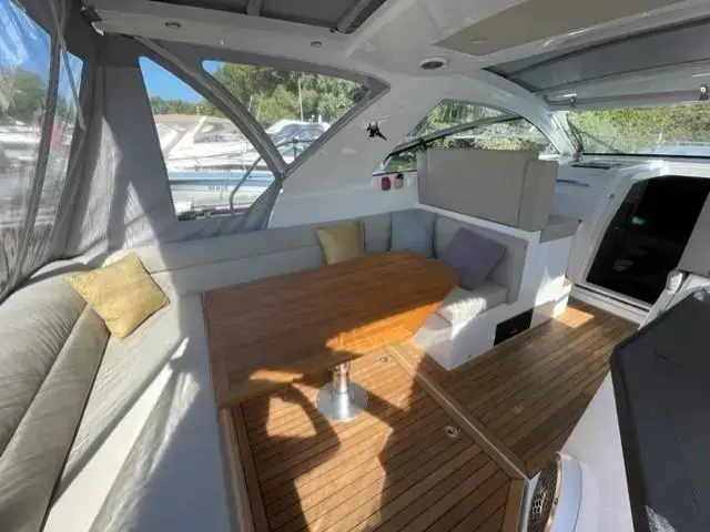 Sealine S330