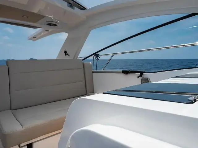 Sealine S330