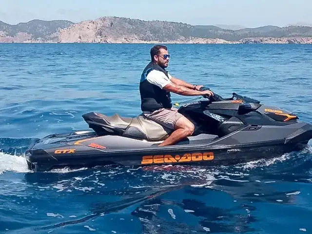 Bombardier SEADOO GTX 230 -