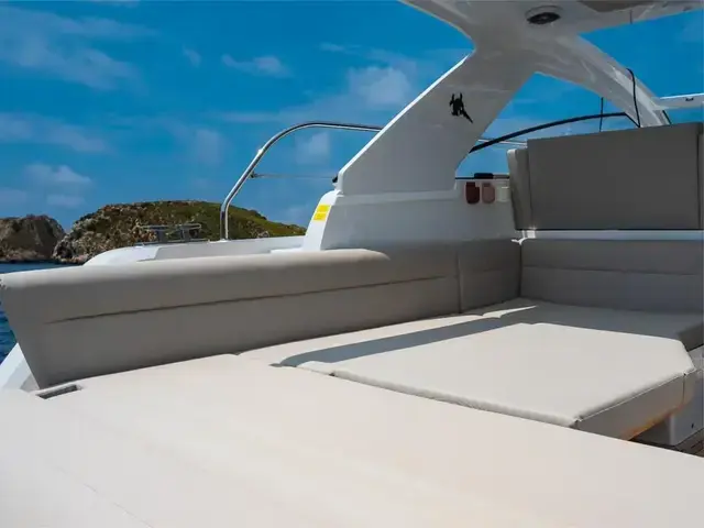 Sealine S330