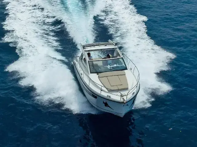 Sealine S330