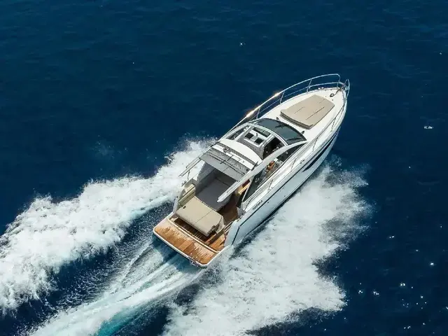 Sealine S330