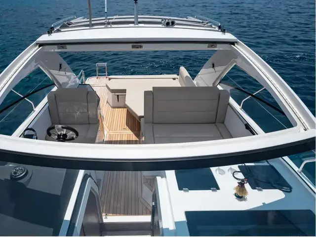 Sealine S330