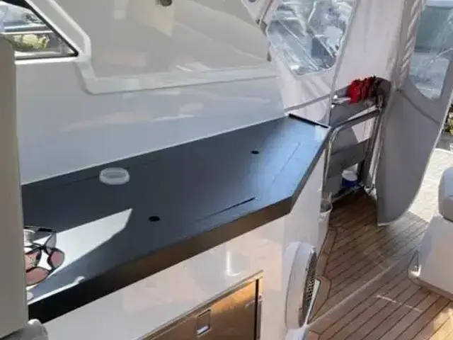 Sealine S330