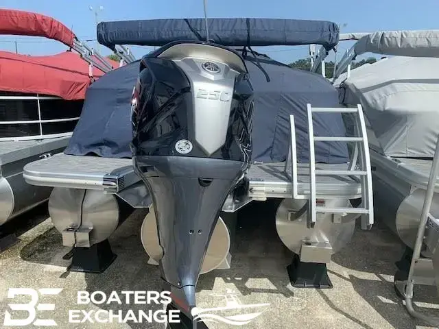 Bennington Pontoons 24LXFBC