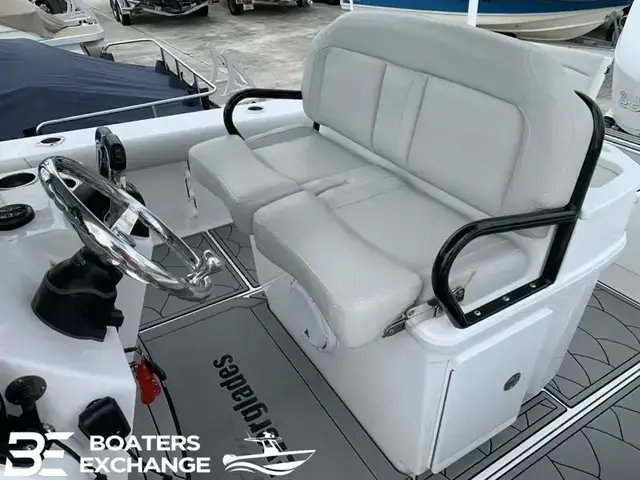 Everglades Boats 273 CC