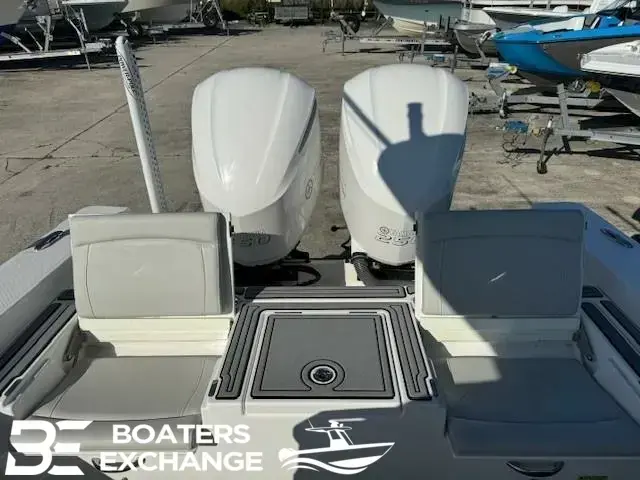 Everglades Boats 273 CC