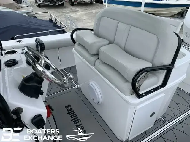 Everglades Boats 273 CC