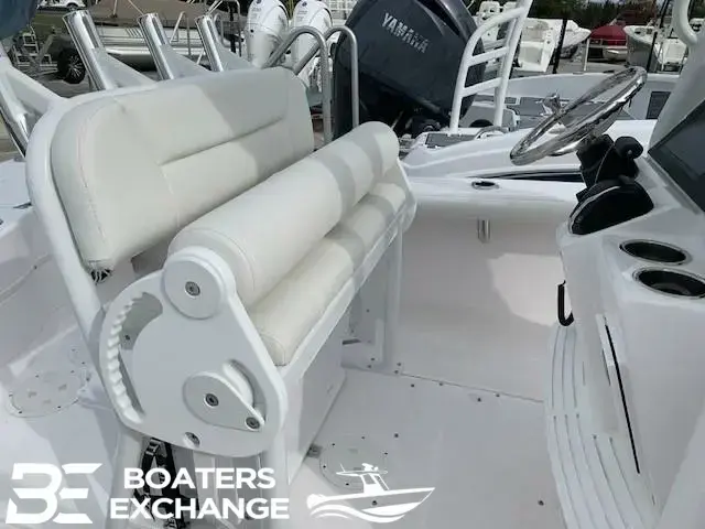 Everglades Boats 243 CC