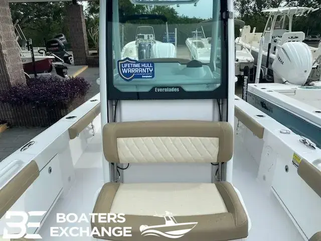 Everglades Boats 253 CC