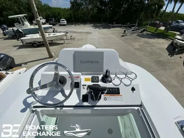 Everglades Boats 273 CC