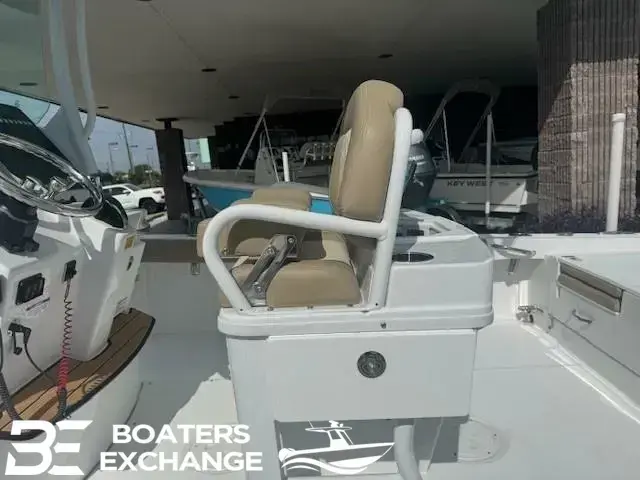 Everglades Boats 253 CC