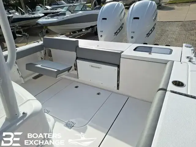 Everglades Boats 335 CC