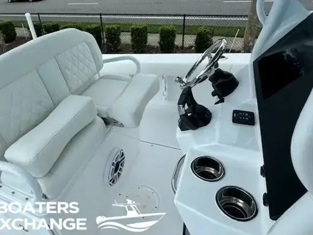 Everglades Boats 273 CC